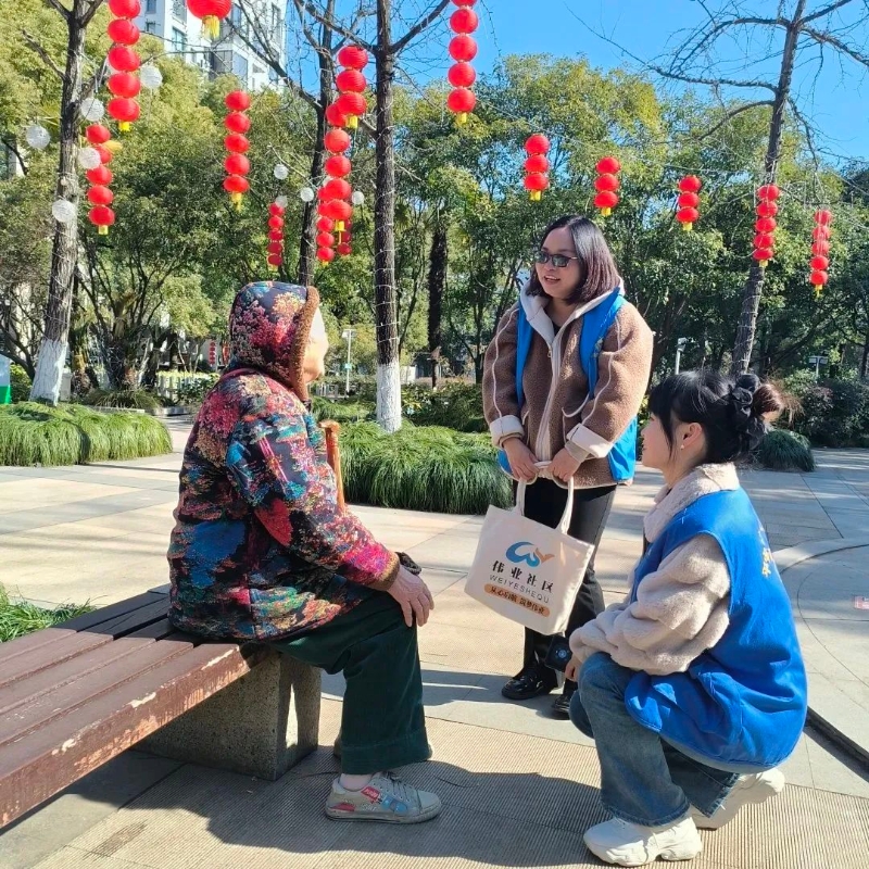 20230208点赞胡苗苗，深夜10点为老人送抗原4.jpg